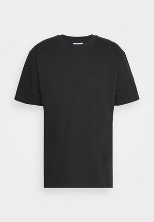 Sort bomulds-T-shirt med korte ærmer, rund hals og en afslappet pasform. Glat tekstur og ensfarvet, uden synlige mønstre eller grafik.