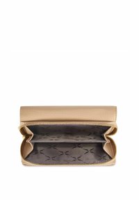 Beżowy skórzany portfel z zapięciem na zamek, posiadający wiele przegródek na karty oraz fakturowane wnętrze z delikatnym wzorem.