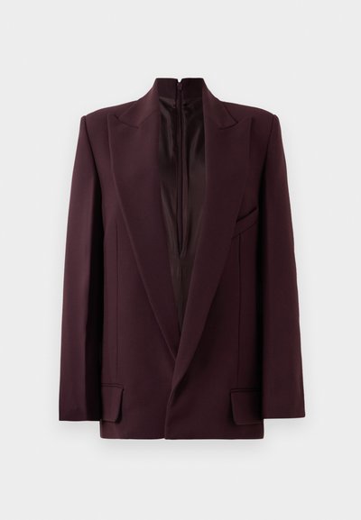 Burgundský blazer s vysokým límcem, jedním zipem, strukturovanými rameny a předními kapsami. Hladká textura a dokonale padnoucí střih.