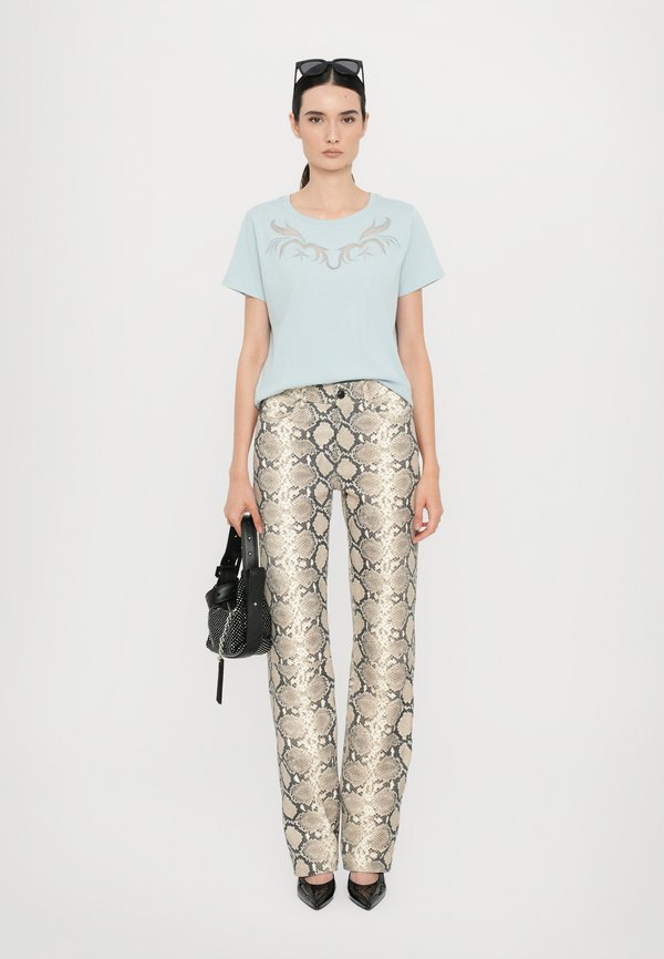 ALYS - Basic T-shirt - cloud2