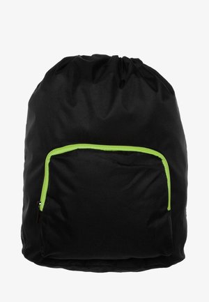 Sac à cordon noir en tissu durable, avec une poche avant à fermeture éclair vert vif. Texture lisse, forme arrondie.