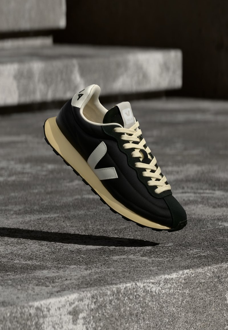 Veja BELEM black white/black
