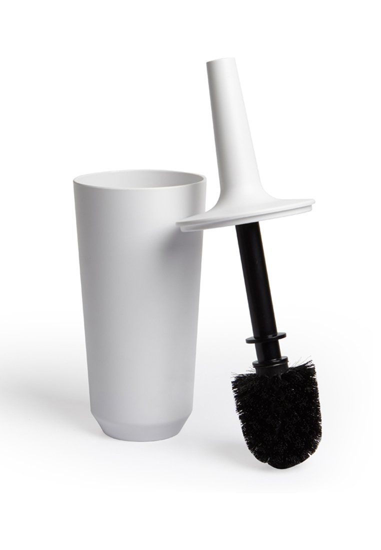 Brosse de toilette avec une tête de poils noirs et un support cylindrique blanc. Le support a une finition mate lisse et est légèrement évasé à la base.