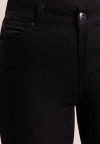 Emporio Armani Vaqueros pitillo - black