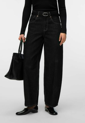 Vero Moda, BAGGY FIT JEANS VMZELDA HIGH RISE BARREL FIT JEANS - Coupe large - black denim