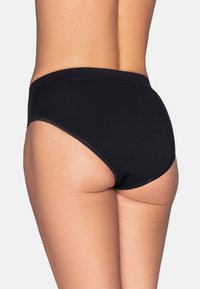Czarne bawełniane majtki hipster z gładką teksturą, szerokim elastycznym pasem i bezszwowym wykończeniem.