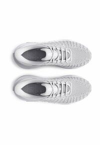 Zapatillas deportivas ligeras y grises con parte superior de malla, patrones texturizados y suela acolchada; cuentan con cordones y un logo en la lengüeta.