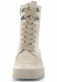 Bottines en daim beige avec un bout arrondi, fermeture éclair à l'avant et lacets tressés. Présentent une semelle texturée et des œillets en métal.