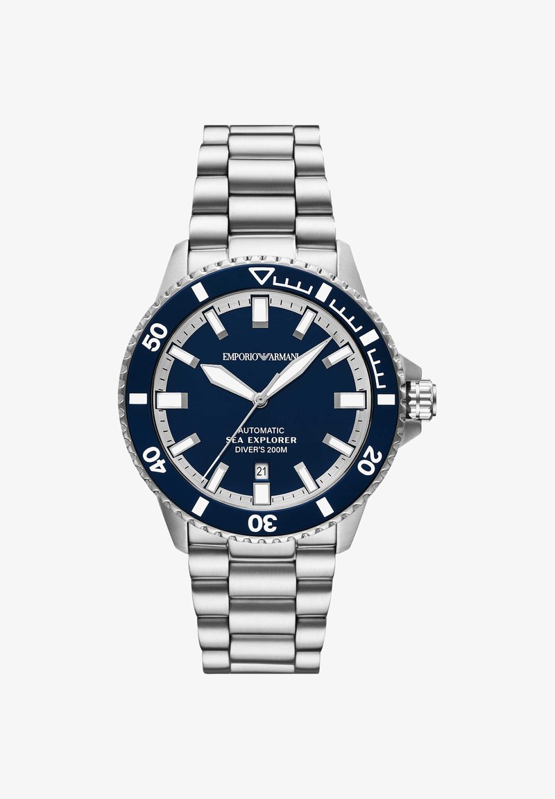 Zilverkleurig metalen duikhorloge met blauwe wijzerplaat, lichtgevende wijzers en indexen, unidirectionele bezel en datumweergave op 6 uur, waterbestendig tot 200 m.