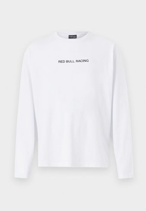 Hvit langermet t-skjorte laget av bomull, med "RED BULL RACING" trykt i svart over brystet. Rund hals design, løs passform.