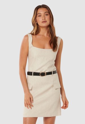 CHARLIE BELTED MINI - Vabalt langev kleit - natural