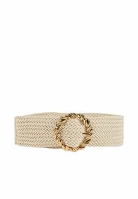 Cintura intrecciata beige con una fibbia rotonda intrecciata in oro. La cintura presenta un motivo texturizzato e un design piatto e largo.