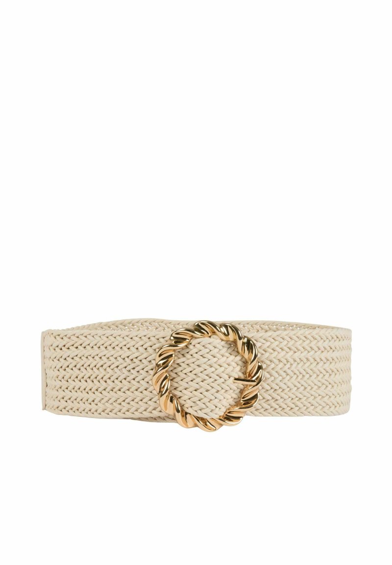 Cintura intrecciata beige con una fibbia rotonda intrecciata in oro. La cintura presenta un motivo texturizzato e un design piatto e largo.