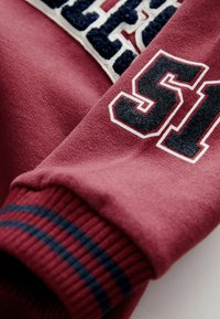 Next VARSITY  SET  - Tepláková souprava - berry red