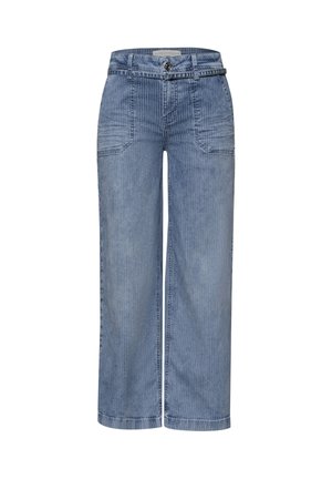 Pantalon en denim bleu taille haute à jambes larges avec des rayures verticales, poches plaquées à l'avant, passants pour ceinture et fermeture par boutons.