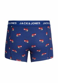 Boxers bleus pour hommes avec des motifs cerises rouges et une ceinture bleu marine avec le texte blanc « JACK & JONES » répété tout autour.