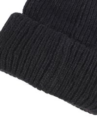 Beanie a coste nera in maglia realizzata in lana. Presenta un design spesso e testurizzato con un bordo piegato nella parte inferiore.