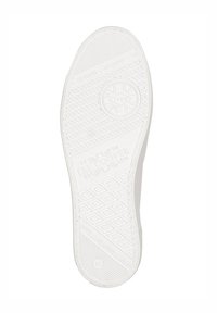 Biała gumowa podeszwa buta z teksturowanym wzorem w diamenty, okrągłym logo oraz wytłoczonym nazwiskiem marki. Obecne elementy wzornicze w kształcie okrągłym i prostokątnym.