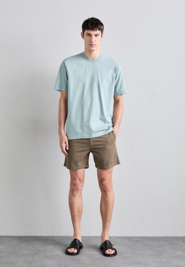 ADAM   - Basic T-shirt3