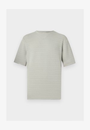 Hellgraues Strickoberteil mit kurzen Ärmeln, dezentem Zickzackmuster und rundem Halsausschnitt vor weißem Hintergrund.