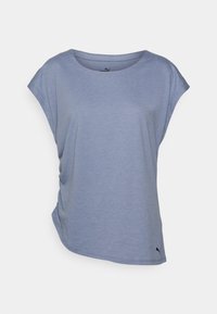 Ljusblå ärmlös Puma sporttröja med rund hals och liten svart Puma-logotyp vid fållen nedtill.