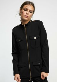 Non sélectionné, black