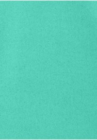 Türkisfarbener Stoff mit glatter Textur und geripptem Muster, gleichmäßig gefärbt ohne sichtbare Unvollkommenheiten oder Akzente.