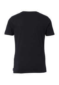Camiseta negra de manga corta hecha de algodón. Cuello redondo simple, textura suave y una pequeña etiqueta en la parte inferior izquierda.