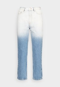 Jeans de denim azul claro com efeito ombré, transicionando de claro na parte superior para escuro na parte inferior. Apresenta pernas retas e cinco bolsos.