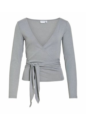 Világosszürke, hosszú ujjú, átlapolt felső mély V-nyakkivágással és kötött derékmadjarésszel, VILA címkével, fehér háttéren.