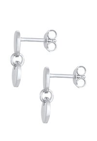 Sølvøreringe med en cirkulær stud og en hængende oval skive. Glat metallisk overflade, minimalistisk design og skinnende finish.
