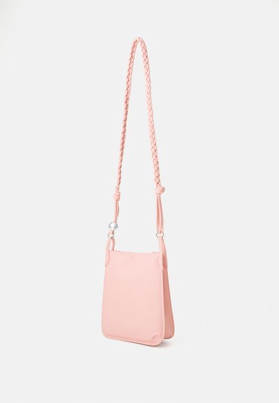 Stine Goya FLAT TOTE - Taška s příčným popruhem - rose tan