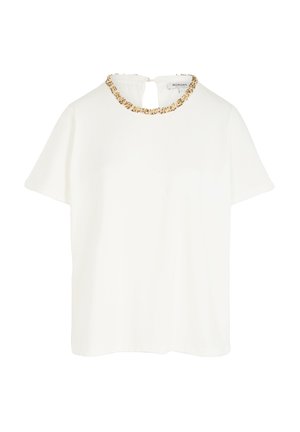 Witte t-shirt met korte mouwen en ronde hals, voorzien van een decoratieve, gestructureerde gouden kraag. Achteropening met een subtiele knoopsluiting.