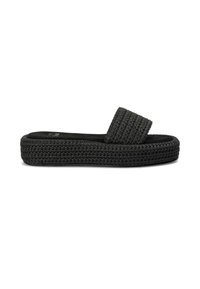 Sandalo scivoloso nero intrecciato con cinturino spesso e testurizzato e suola platform, dotato di una soletta liscia e design a coste sulla fascia superiore.