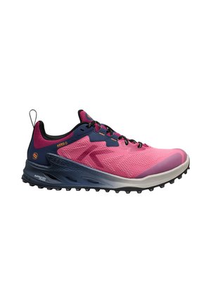 Trailrunning-Schuh mit einem Obermaterial aus pinkem und marineblauem Mesh, texturiertem Finish und einer robusten Gummisohle mit multidirektionalen Stollen für besseren Halt.