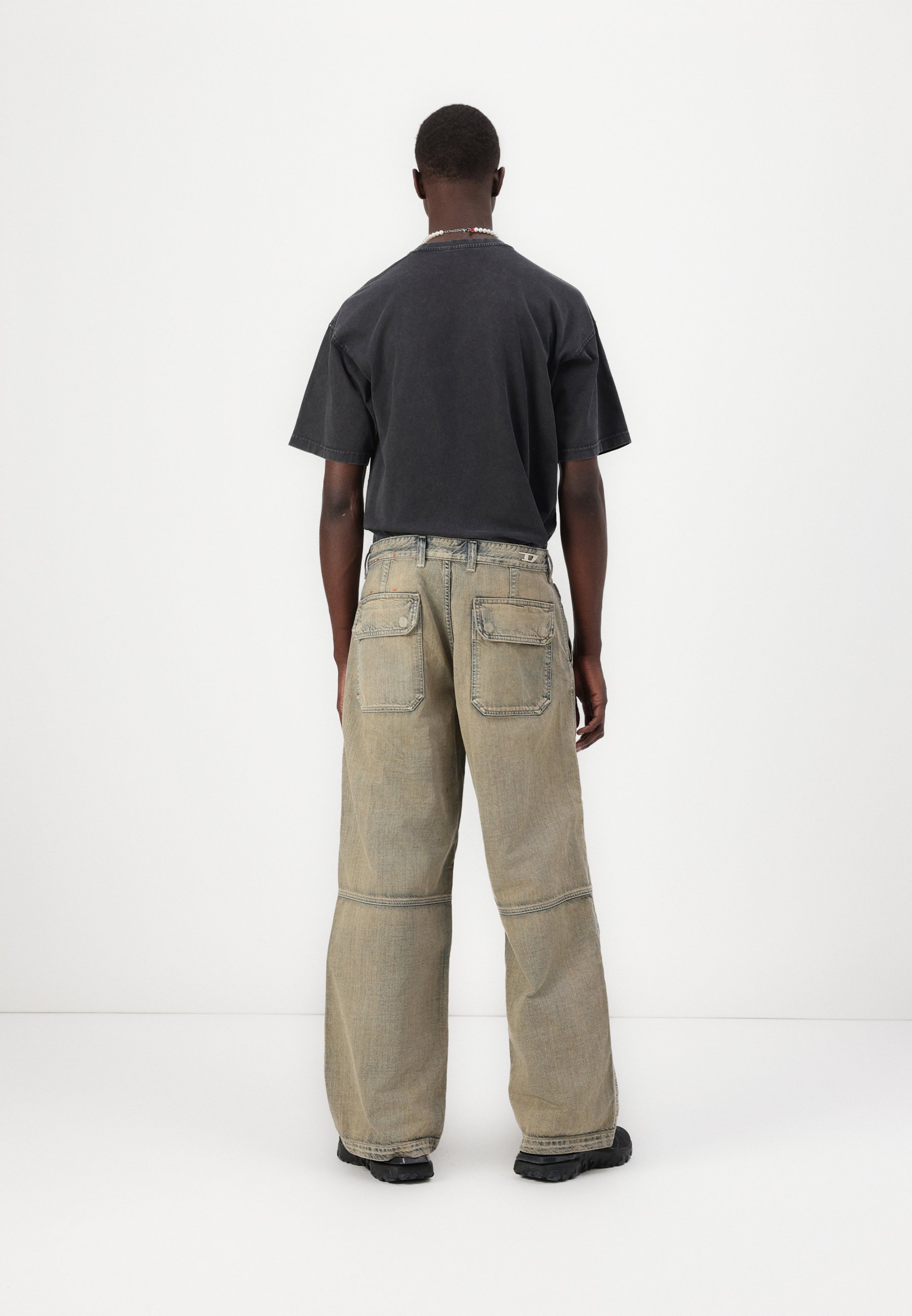 DIESEL>>ディーゼル D-Shift ワイドレッグ ジーンズ Diesel D-Shift ジーンズ | ブラック | FARFETCH JP