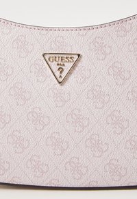 Guess NOELLE TOP ZIP SHOULDER BAG - Handväska - orchid