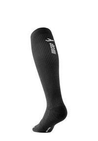 Schwarze knielange Socken mit gerippter Textur, versehen mit weißer Markenbeschriftung auf der Oberseite sowie verstärktem Zehen- und Fersenbereich.