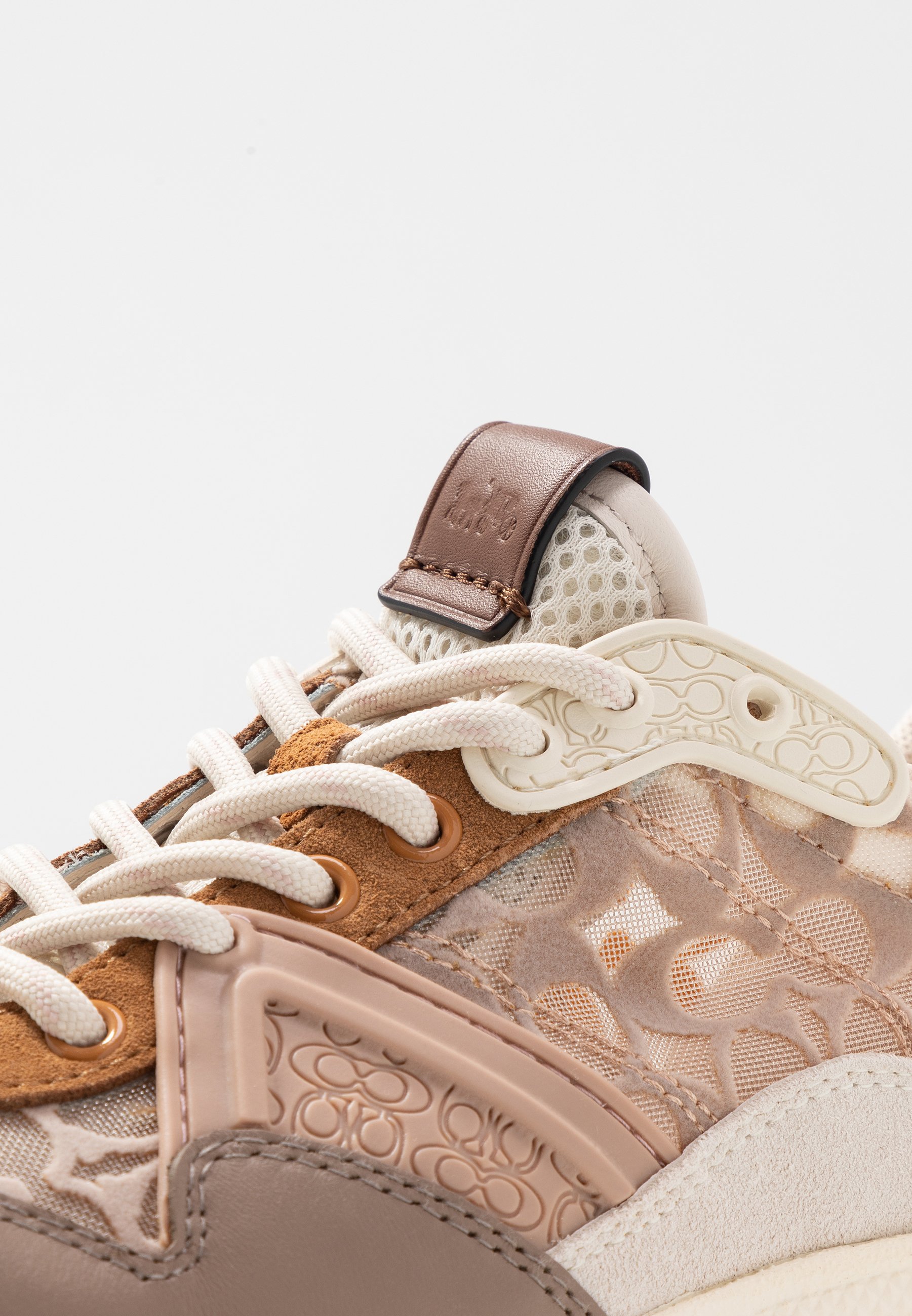 coach runner signature