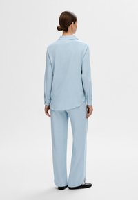 Selected Femme SLFVIVA GULIA LONG SUN PANT - Tygbyxor - cashmere blue