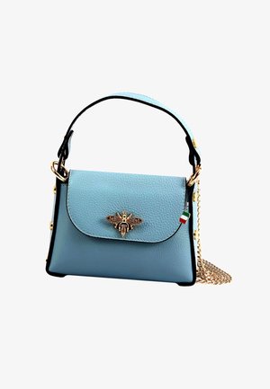 Lichtblauwe leren handtas met een gouden bijaccent, zwarte afwerking en een afneembare kettingband. Heeft een gestructureerd ontwerp en een klep-sluiting.