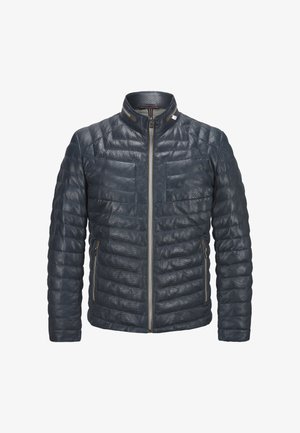 Gesteppte marineblaue Jacke aus strukturiertem Stoff, mit hohem Kragen, zwei Brusttaschen und seitlichen Reißverschlusstaschen, mit kontrastierenden Reißverschlüssen.