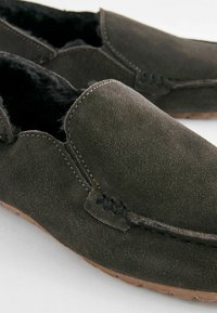 Next KICKDOWN - REGULAR FIT - Tohvelit - black