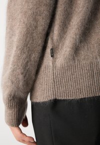 BOSS ESCRITO - Pulover - dark beige