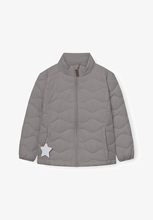 Svetlo siva prešita jakna s popolnim prednjim zadrgo, stoječim ovratnikom, elastičnimi manšetami in zvezdasto odsevno oznako blizu spodnjega roba na levi strani.