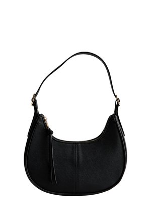 Sac d'épaule en cuir noir en forme de croissant avec fermeture éclair et une seule bandoulière munie de boucles dorées.