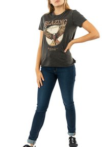 ONLY ONLLUCY LIFE REG S/S JRS NOOS - Camiseta estampada - black
