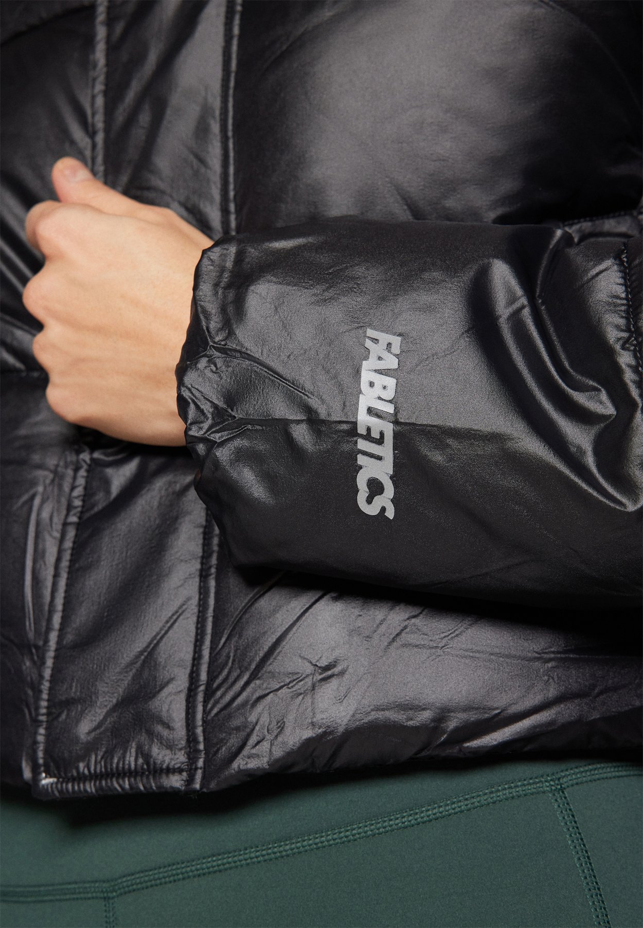 ESSENTIAL CROPPED HOODED PUFFER