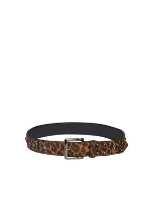 Cinturón de estampado de leopardo con interior negro liso, herrajes plateados, adornos a lo largo de un borde y cierre de hebilla estándar.