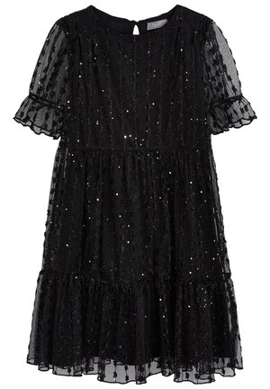 Musta mekko, joka on valmistettu läpinäkyvästä kankaasta ja jossa on strasseja. Mekossa on lyhyet röyhelösateet, pyöreä pääntie ja kerroksellinen hameen suunnittelu.